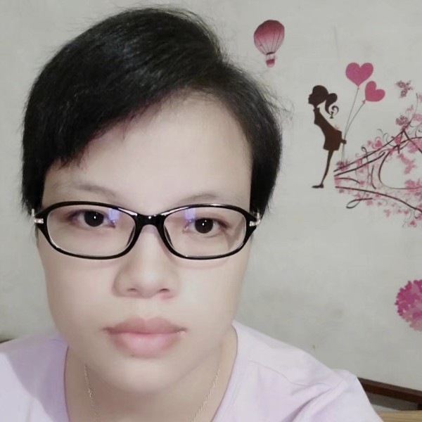 a萝莉拾忆整齐的照片