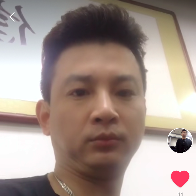 中盛男孩的照片