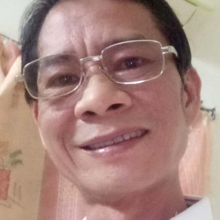 务实蹙眉彩虹的照片