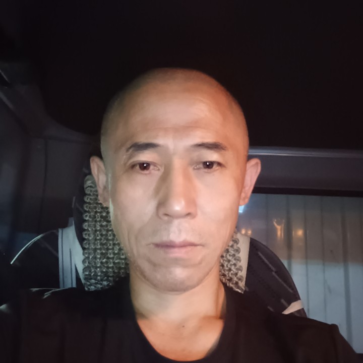 烤鸡回首朴素的照片