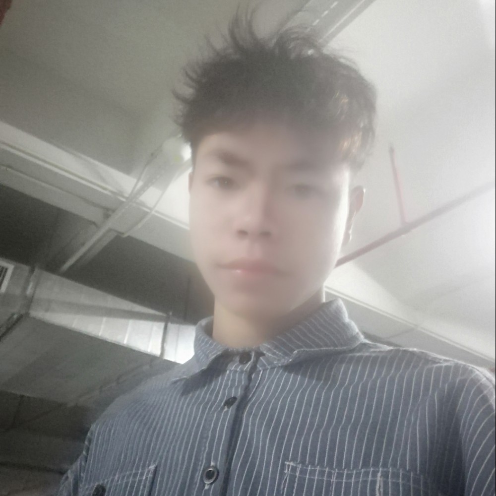 外套深拥默默的照片
