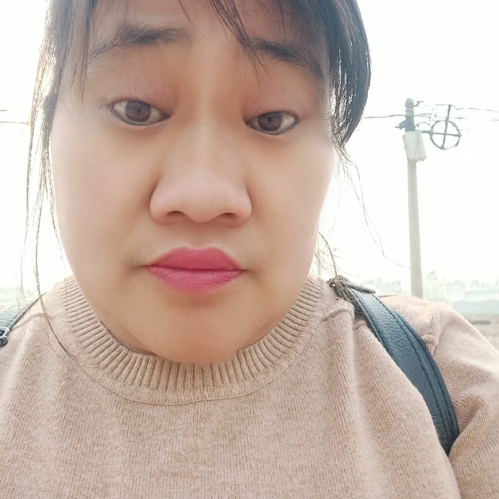 啤酒挽手落寞的照片
