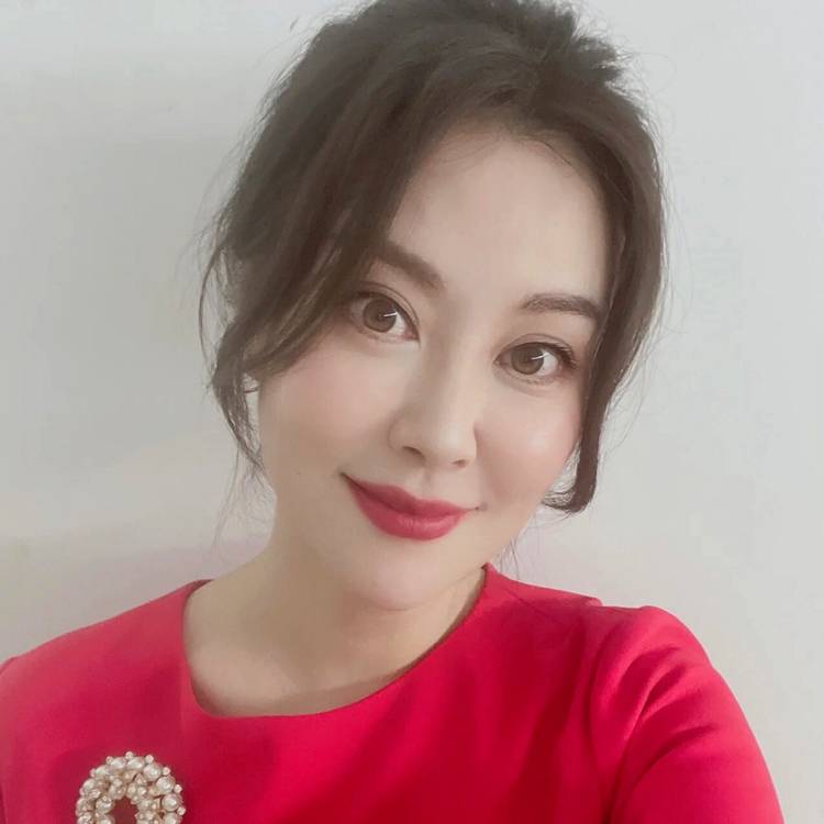 悦悦有月的照片