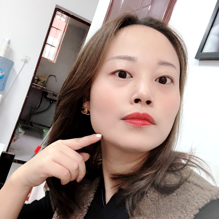 朴素保卫绿草的照片