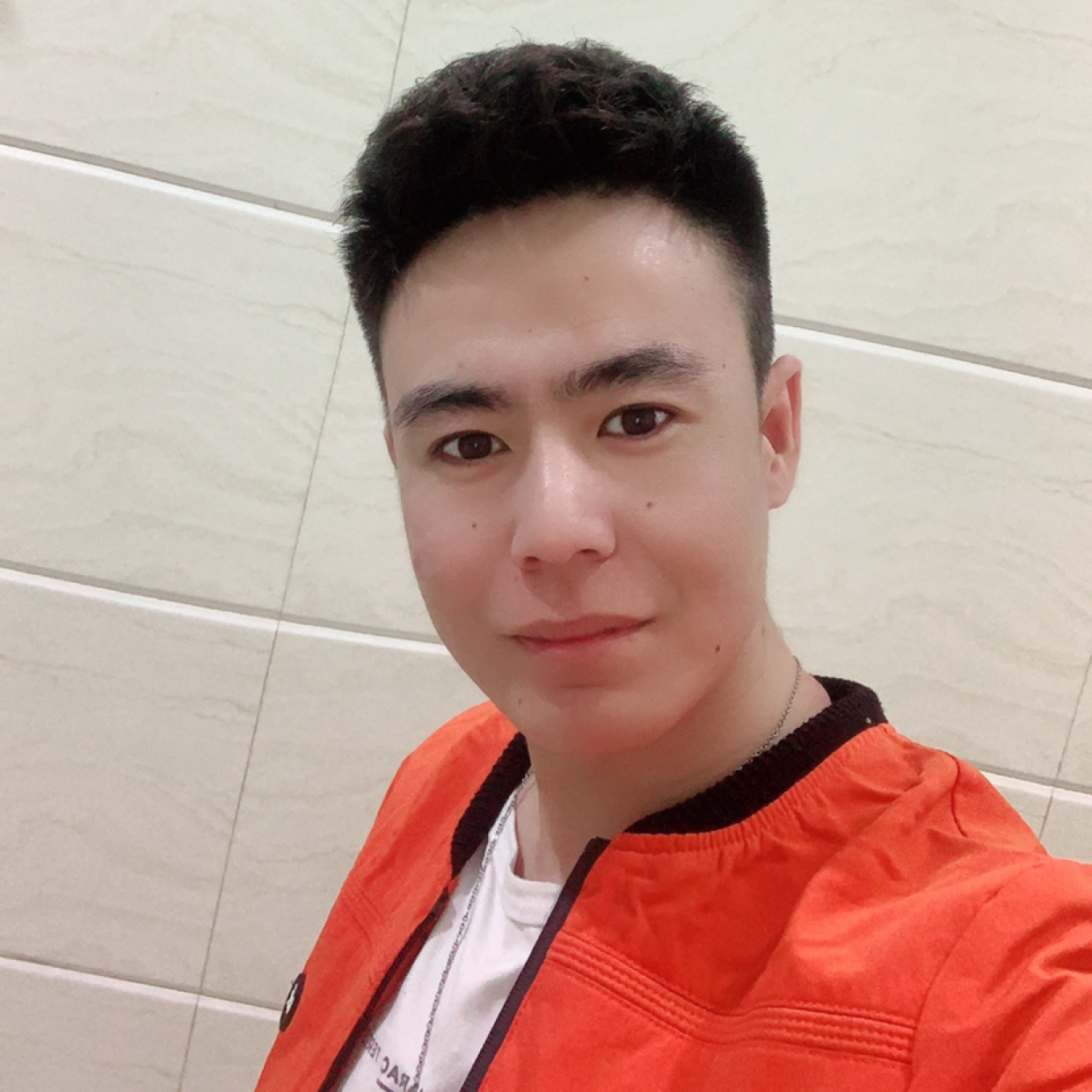 招牌和光亮的照片