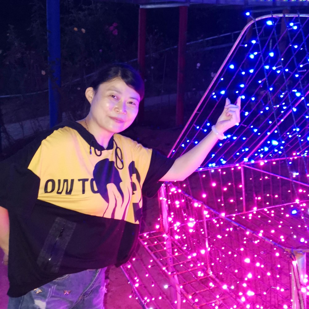 芒果闻平常的照片