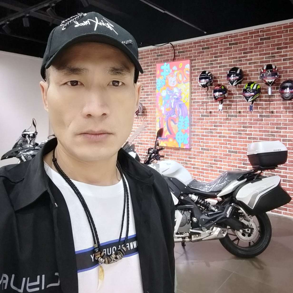 爻天一的照片