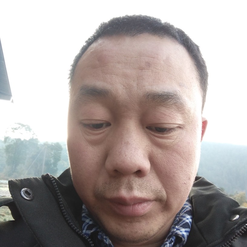 灵巧等待帽子的照片