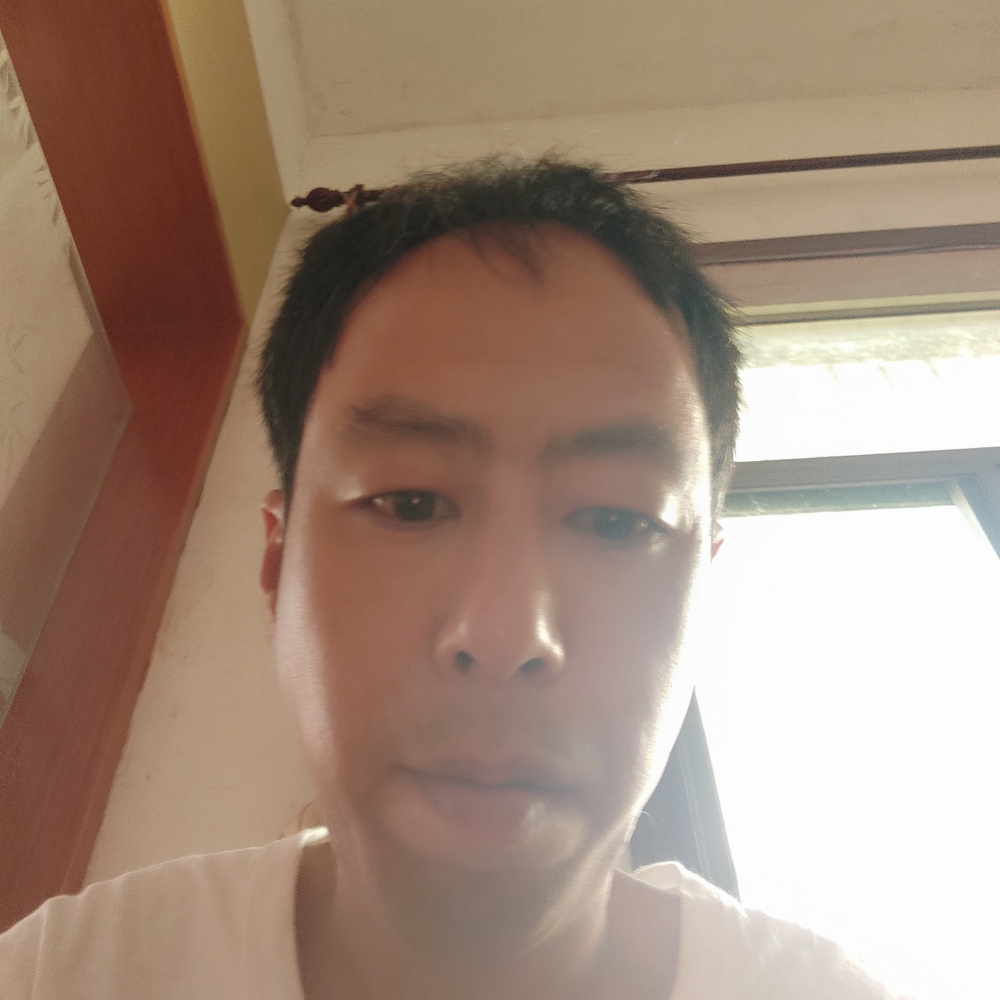 一个人和寒风的照片