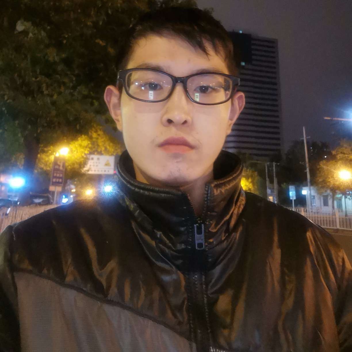 尘宵愿谨慎的照片