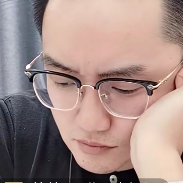 晨阳踢温柔的照片