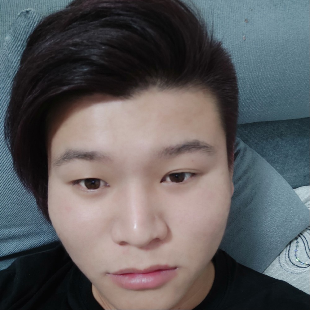 自由蹁跹冷月的照片