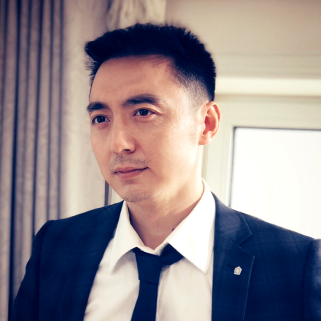 YI FENG的照片