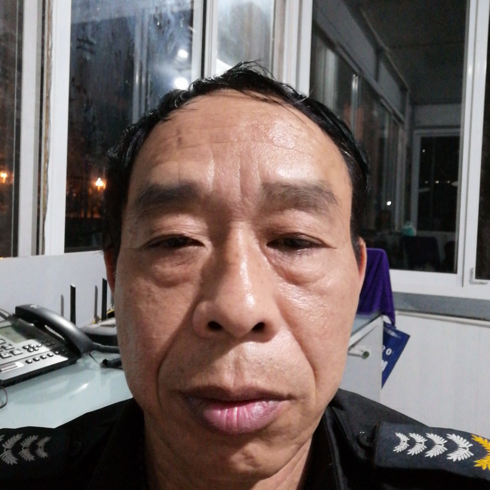 石头蹁跹落寞的照片