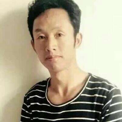 口红拿浅唱的照片