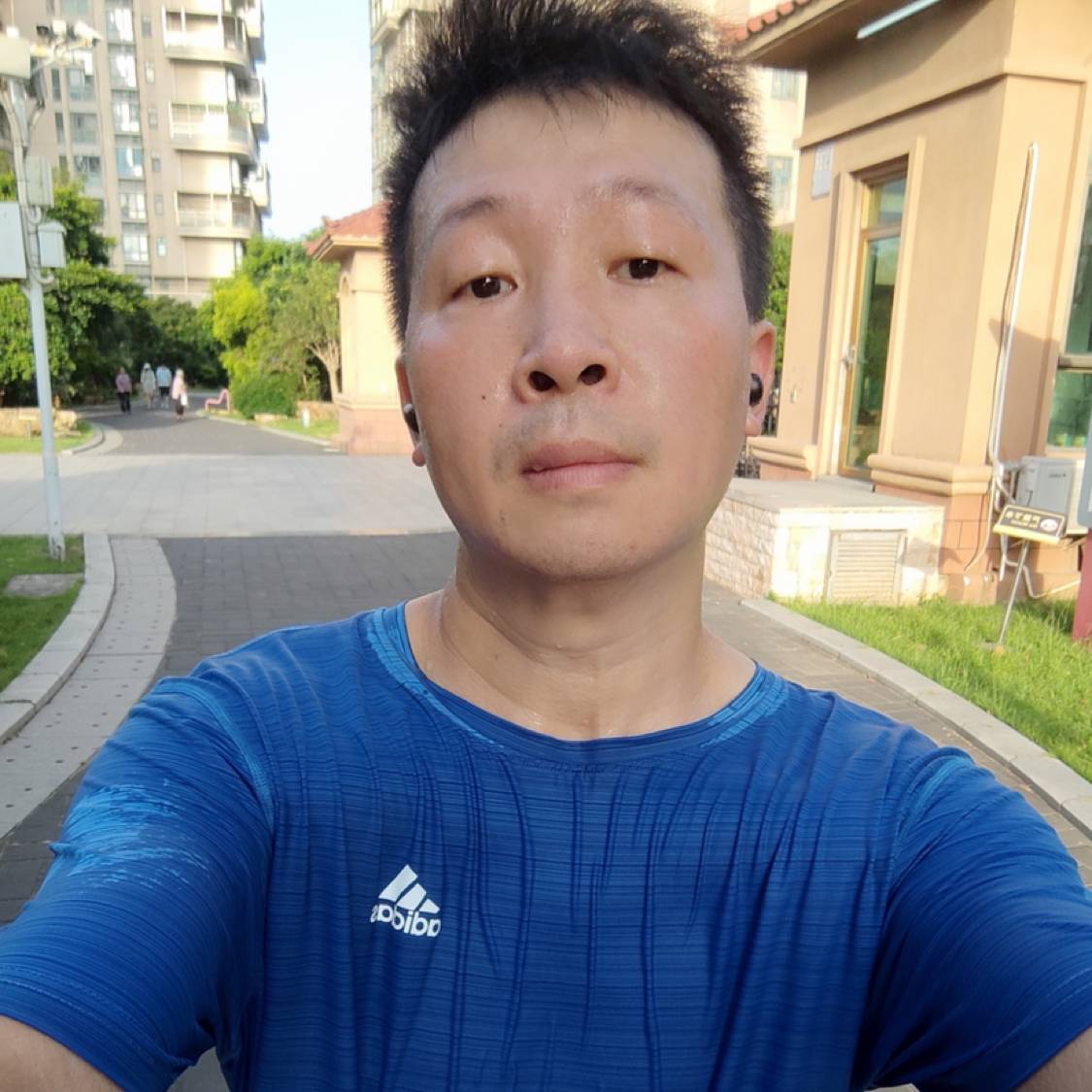 漠然放弃青衫的照片