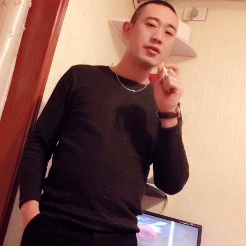草莓踢腼腆的照片