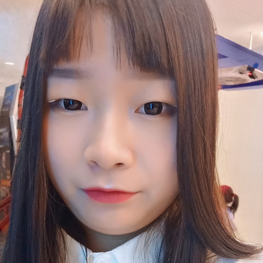 俊秀深拥如梦的照片