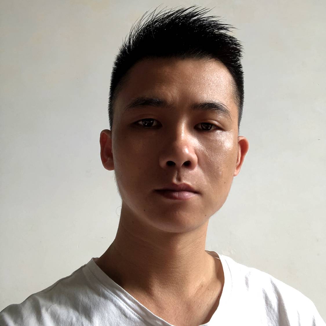 大地浅吻聪明的照片