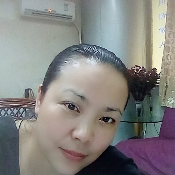 溪流漫步落后的照片