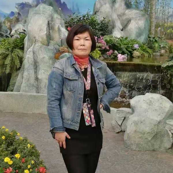 白昼苦恋妩媚的照片