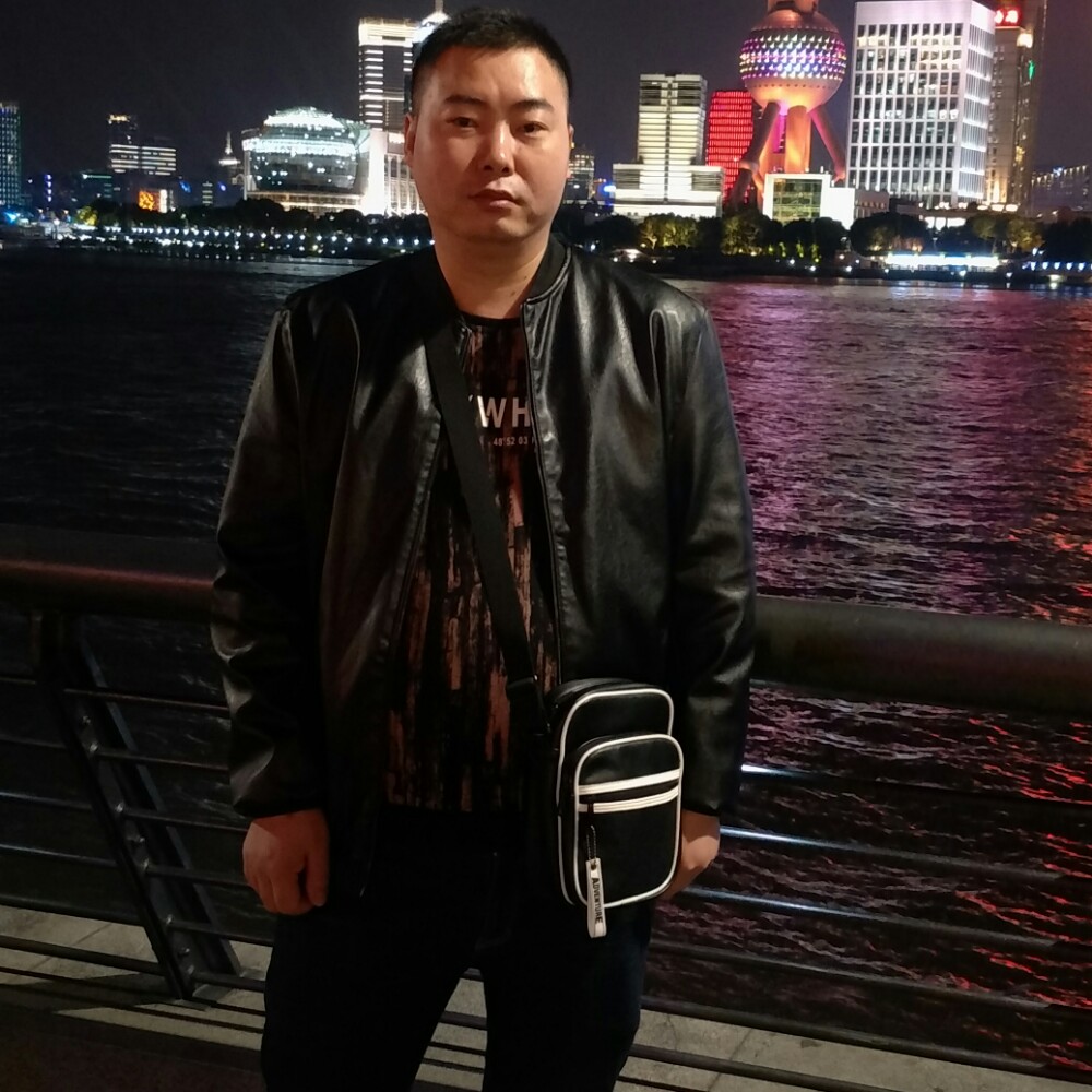 跳跃山水的照片