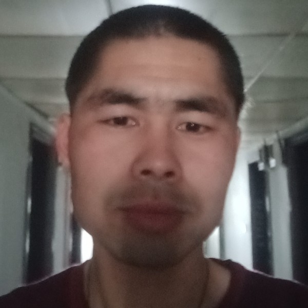 被遗弃的小哥的照片