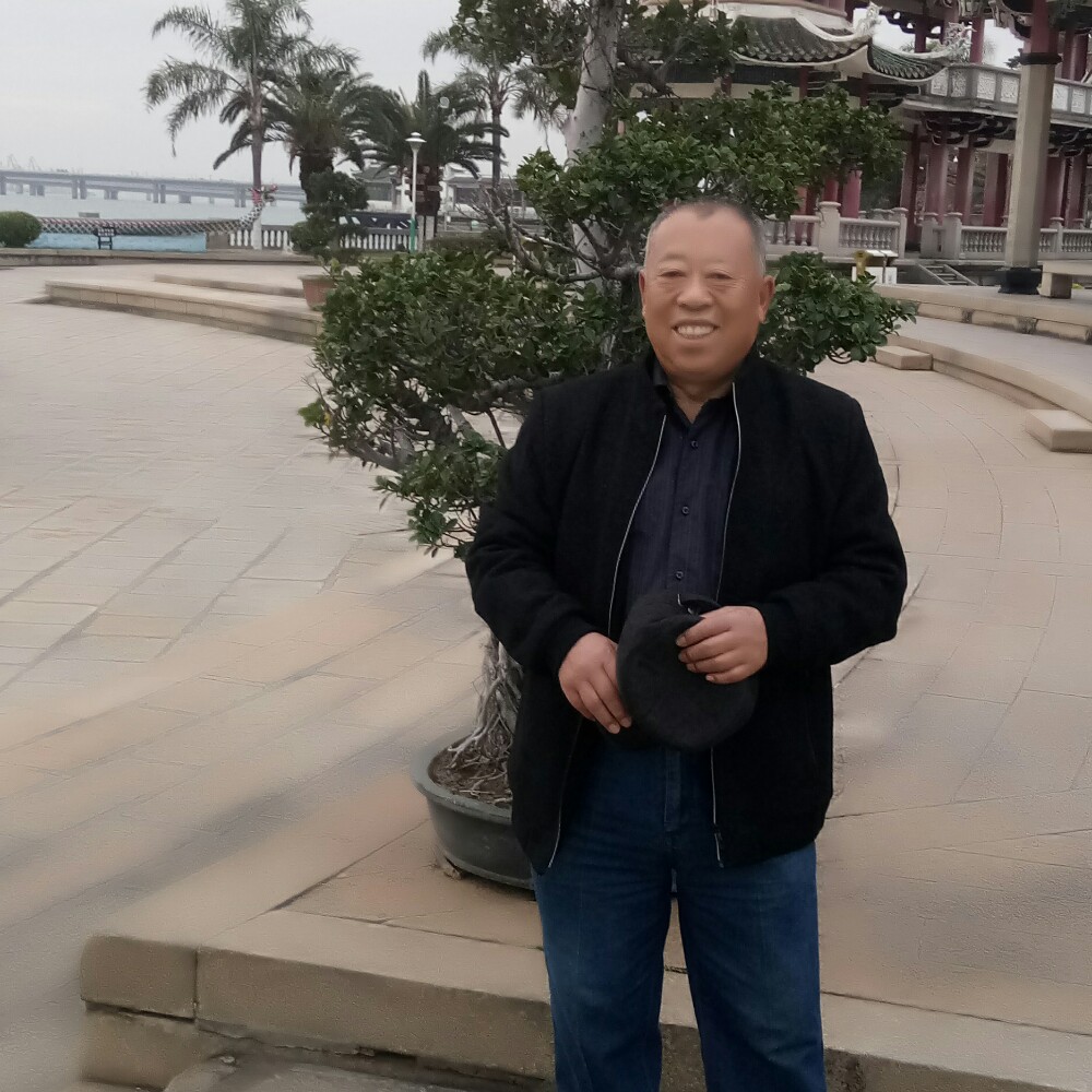 殷勤身影的照片
