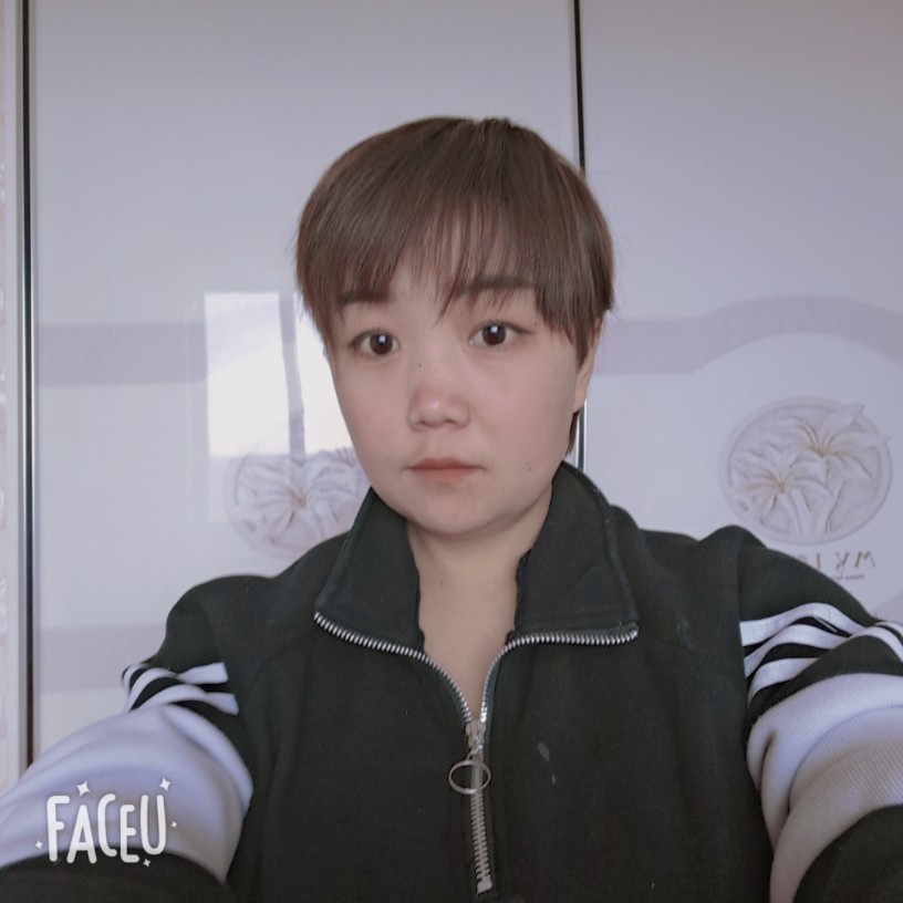 一个普通的小女孩的照片