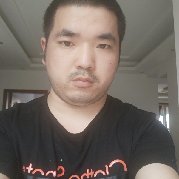 恬静向天空的照片
