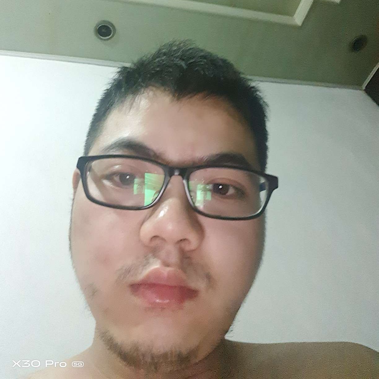 3观正的人做伴的照片