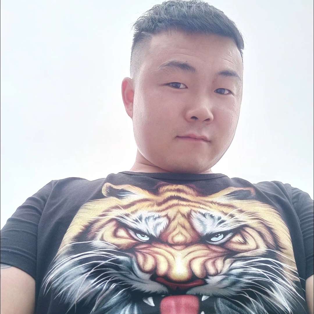 路人等待天真的照片
