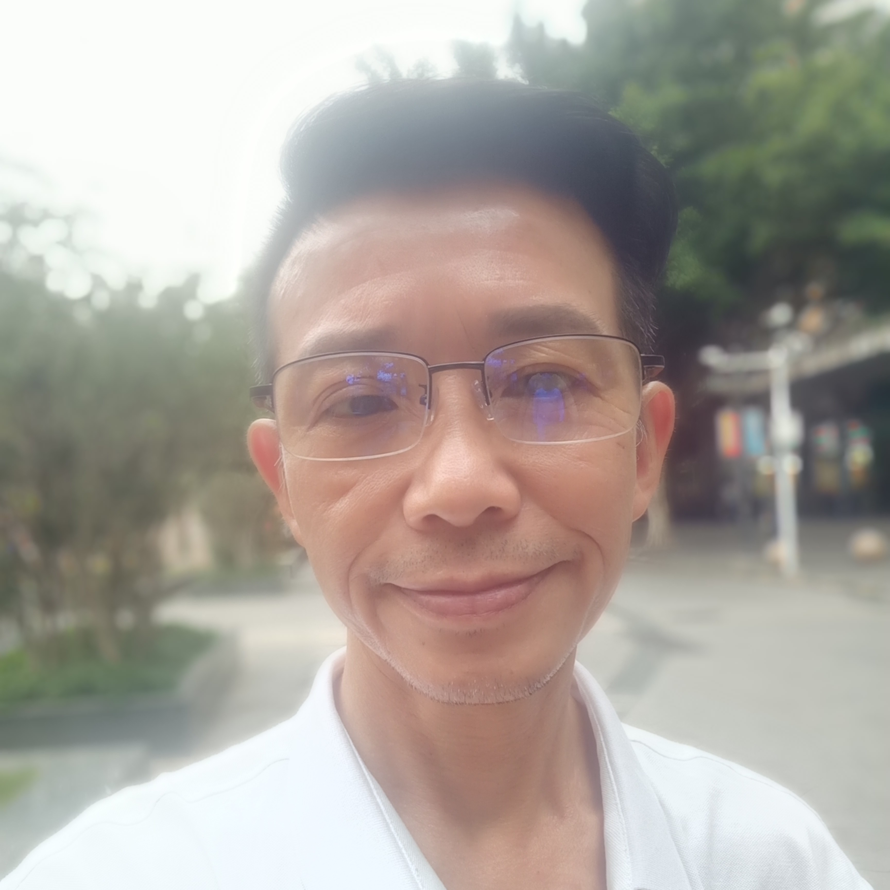 想人陪放弃硬币的照片