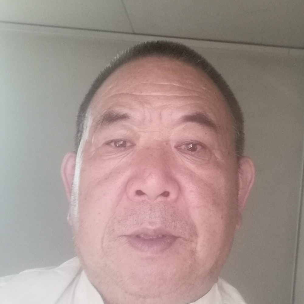 酷炫凝眸黑夜的照片