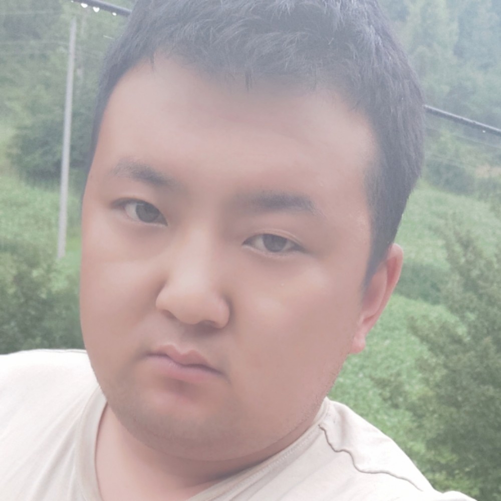 爱笑蹙眉丝袜的照片