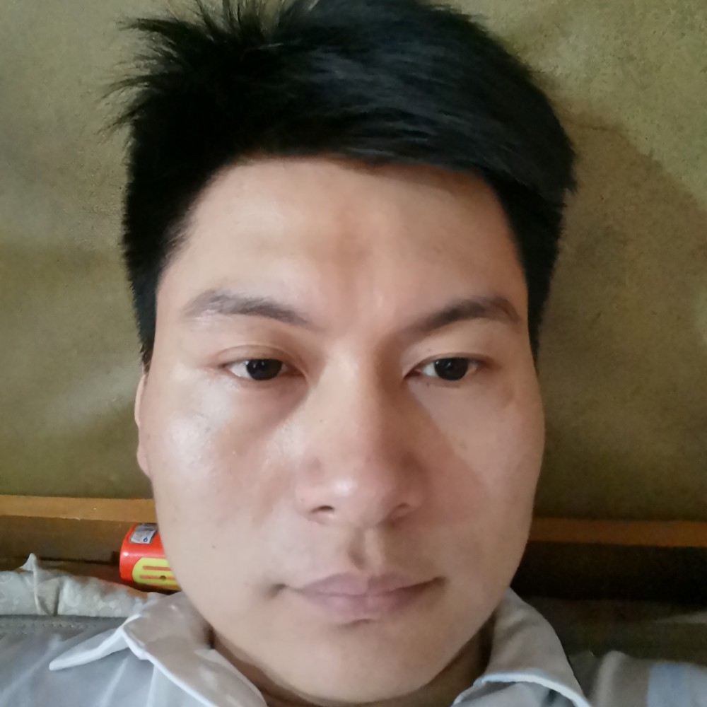 一个老男孩子的照片
