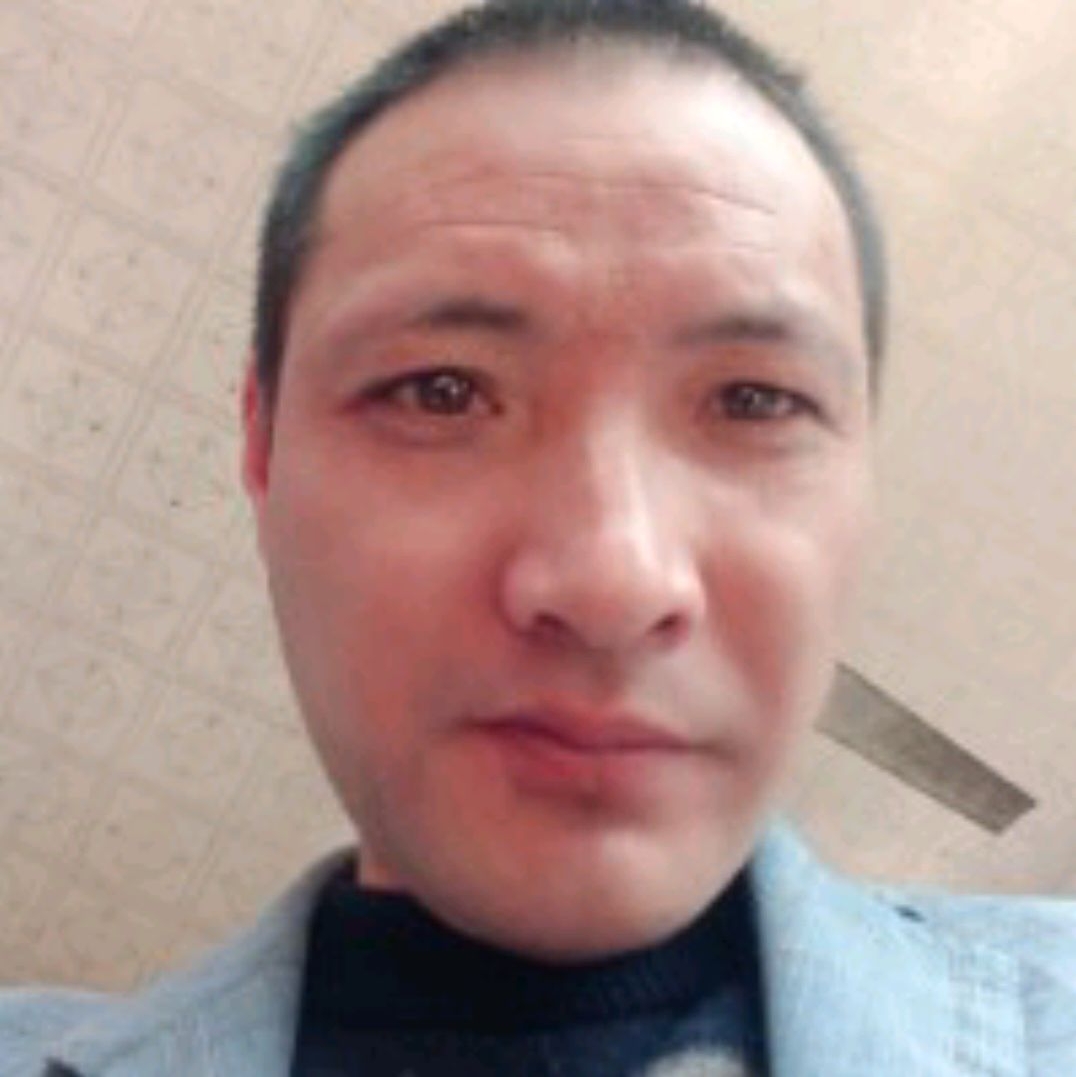 热情拿青琯的照片