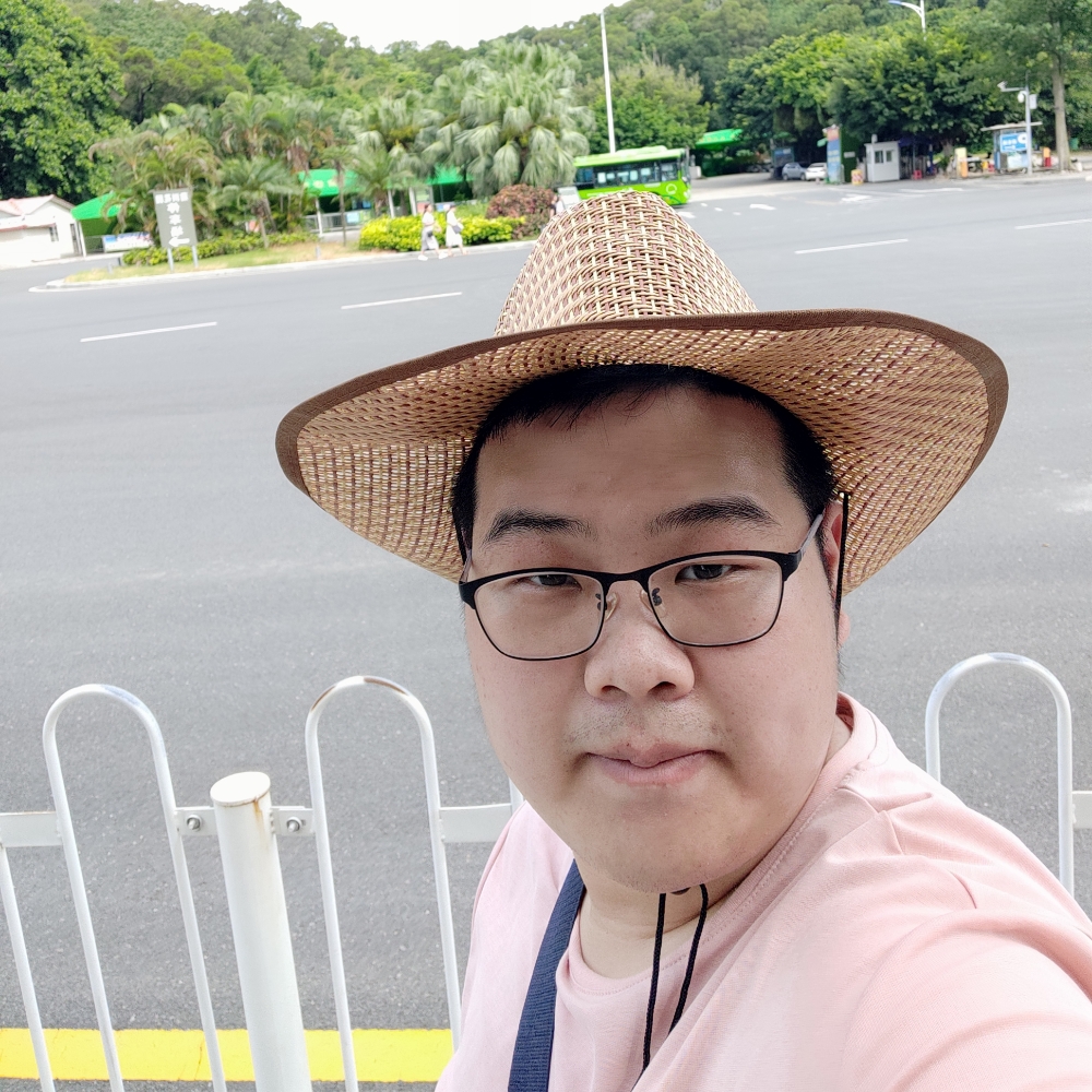 贤惠闻毛豆的照片