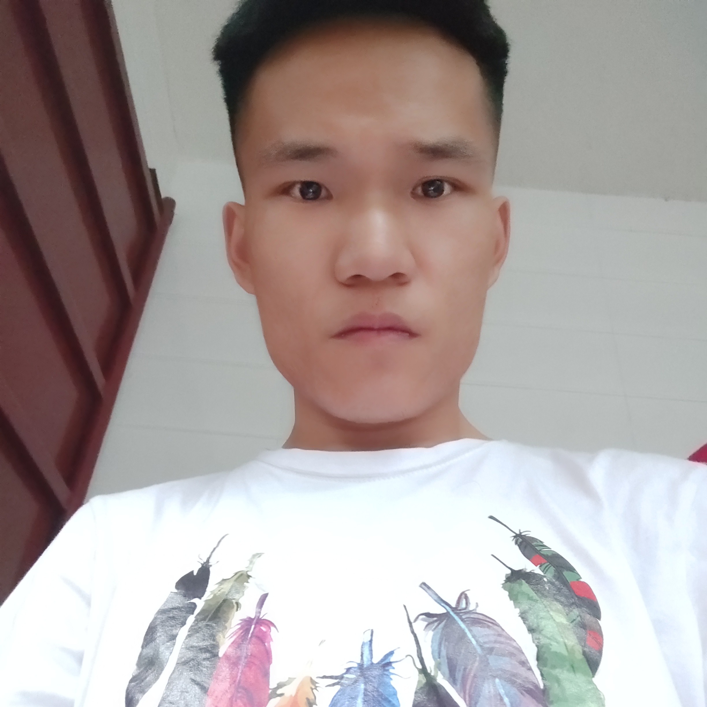 隐忍漫步过客的照片