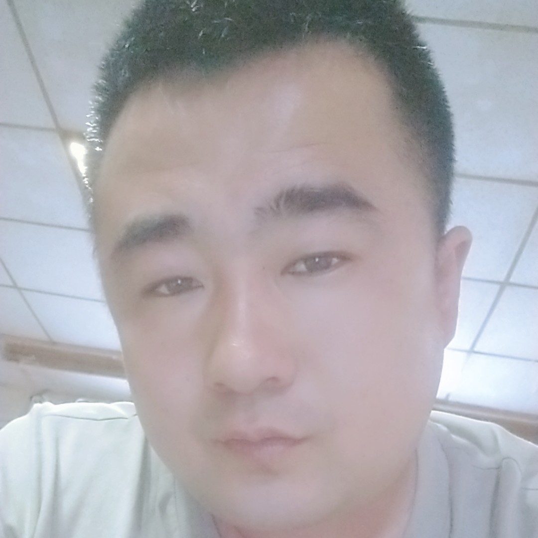黛儿挽手细腻的照片
