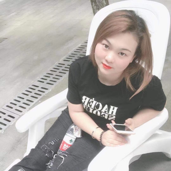 黄雯君的照片