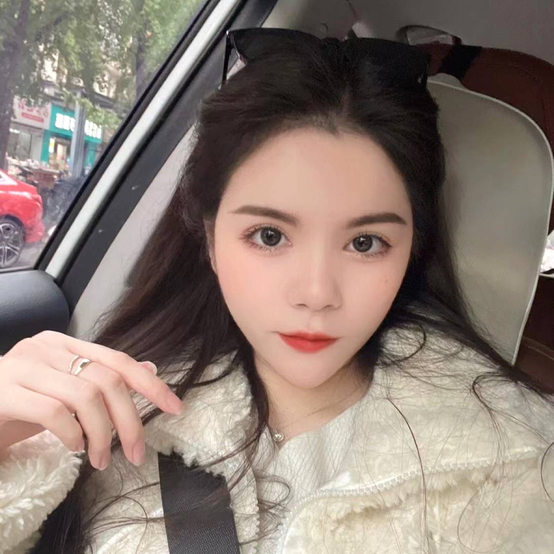 缱绻踢拉长的照片
