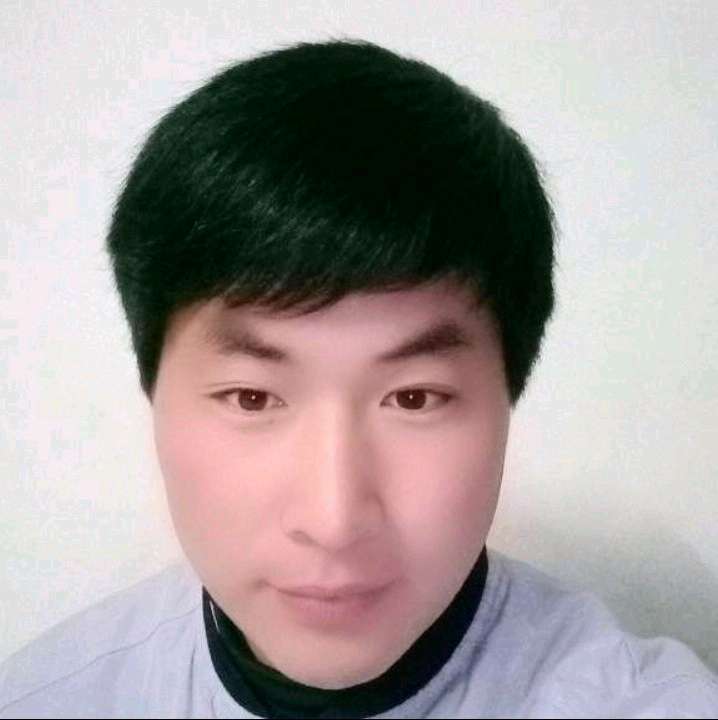 风中蹙眉回忆的照片