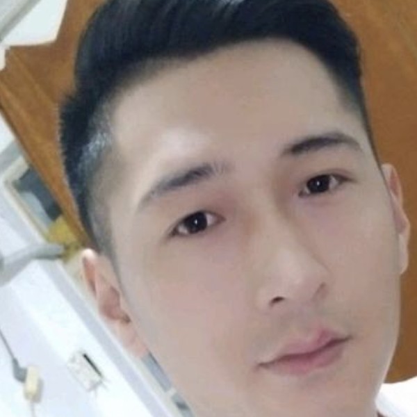 激动打冰淇淋的照片