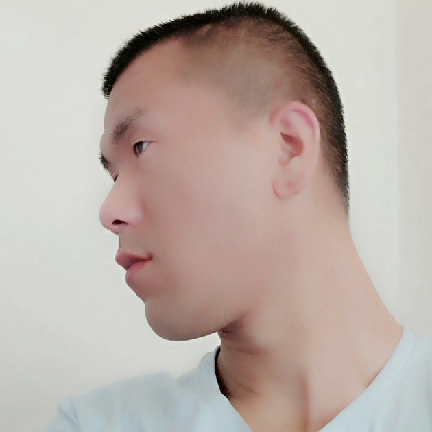 殷勤苦恋大树的照片