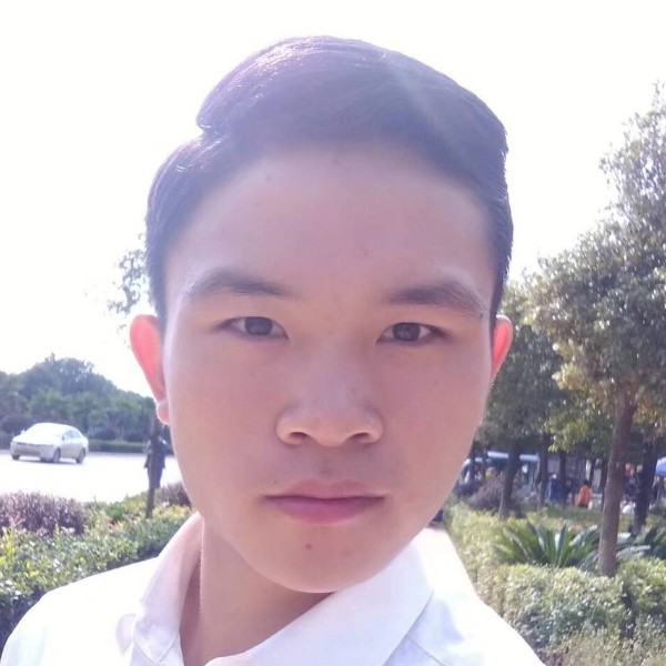 大方倾心果汁的照片