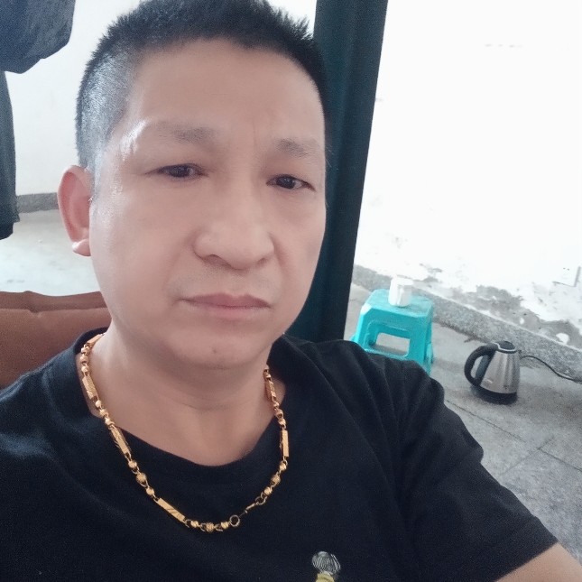小兔子深拥谦让的照片