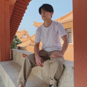 听话浅吻小蝴蝶的照片