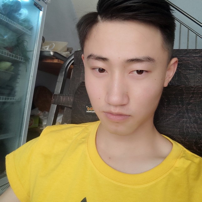 大胆方高跟鞋的照片