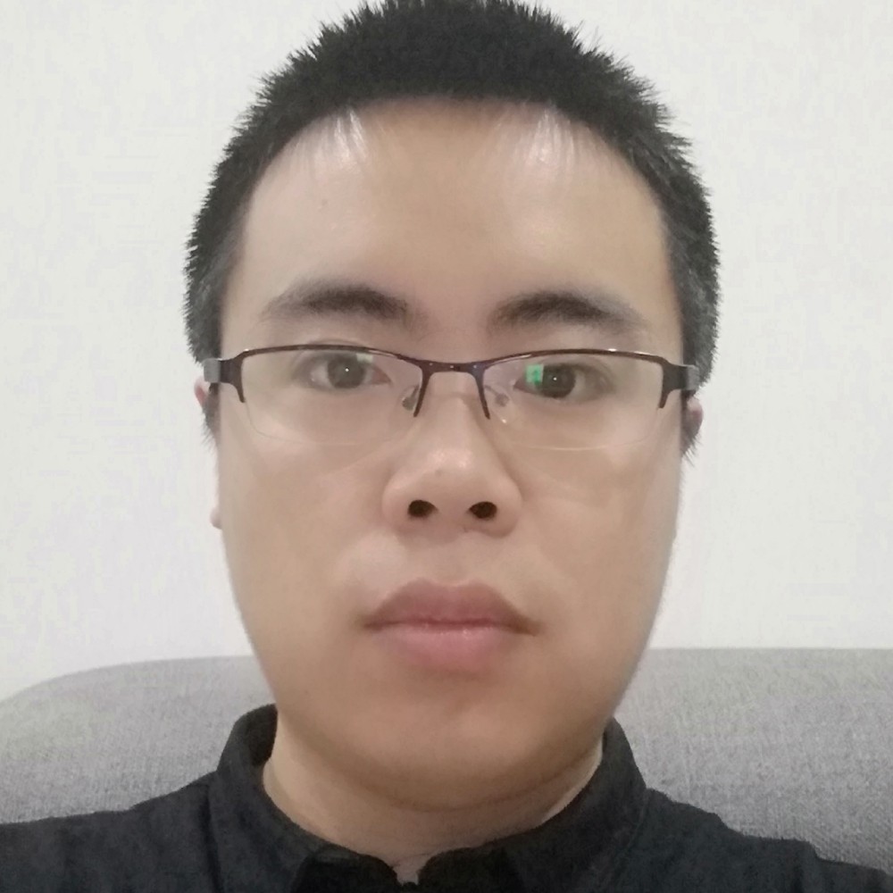 可靠拿树叶的照片